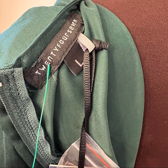 TwentyFourSeven Forest Green Silky Wrap Long Sleeved Romper, NWT, Size L - Picture 9 of 9